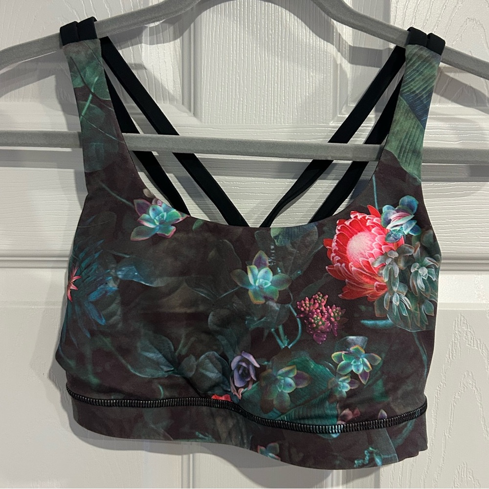 Lululemon Athletica Energy Bra in Curious Jungle size 6 (rare print)